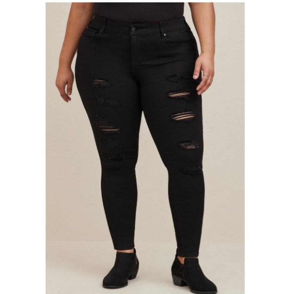 NWOT Torrid Women's Bombsheel Skinny Premium Stretch High Rise Destructed Jeans